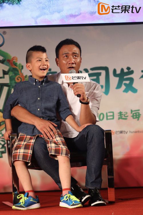 爸爸去哪儿3霸道总裁胡皓康人气旺 揭胡军与妻