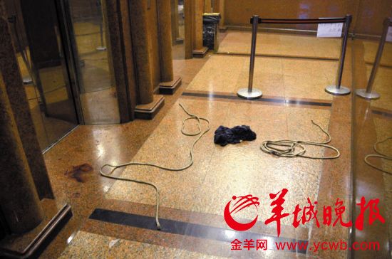 男子去KTV聚会失联22小时 电梯井突然传出手