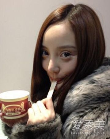 垫下巴+隆鼻+割双眼皮 假脸明星一秒识破