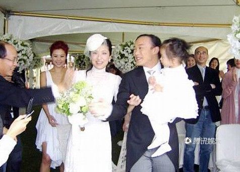 刘谦婚纱照_王希怡刘谦婚纱照(2)
