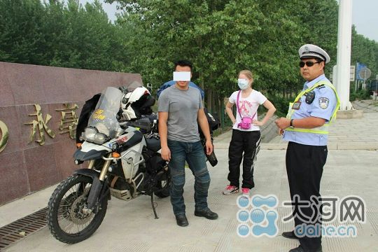 俄罗斯女孩与男友骑摩托去山西 误入河南高速
