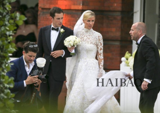 gPƺy (Nicky Hilton) ValentinoBPJames Rothschild|B§
