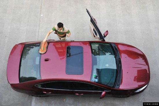 80后经理年薪30万 兼职做拼车司机赚外快