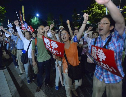 日逾2万民众在日比谷集会 抗议安倍强行通过安