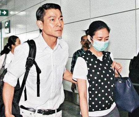 黄奕前夫姜凯再娶娇妻 细数娱乐圈娶富豪老婆