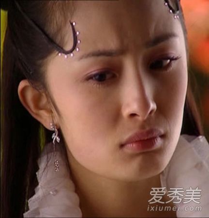 盘点杨幂早年剧照 方脸瘪嘴短下巴整容上位