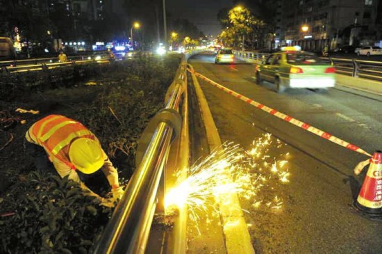 成都府青立交改造 沿线树木搬家市民请绕行