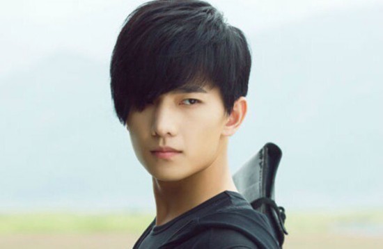 新偶像杨洋走红上位史:与李少红解约 女友盘点