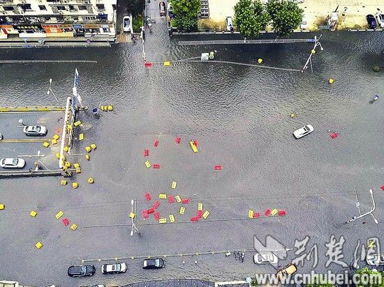武汉暴雨倾城 10小时雨量相当于5个东湖(图)