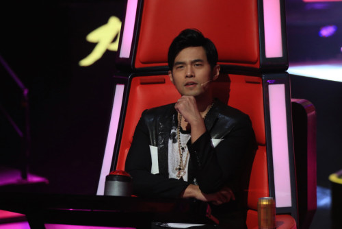 中国好声音第四季第一期:学员美女云集 周杰伦