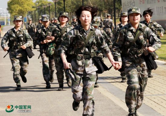 歌曲女兵女兵简谱_中国女兵