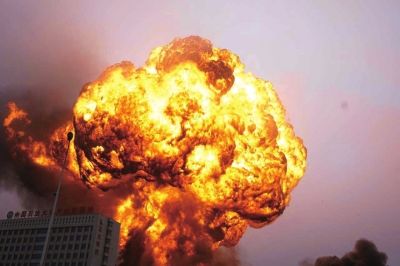 山东日照一液化烃罐爆炸 两消防员受伤(图)