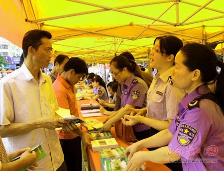 罗城林业局利用政务公开日积极宣传林业政策