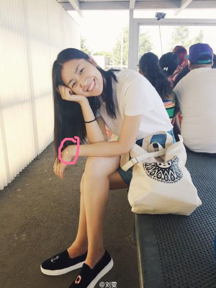 刘雯现身崔始源演唱会 石榴夫妇假戏真做六大