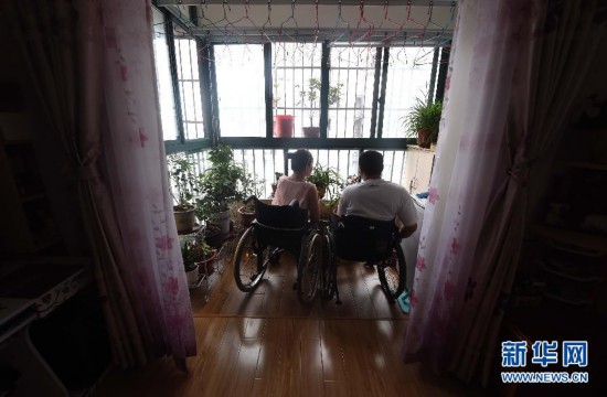 轮椅夫妻用网络编织幸福人生