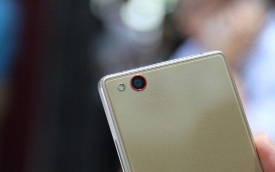 俏皮小红圈 金色nubia Z9现身上海MWC