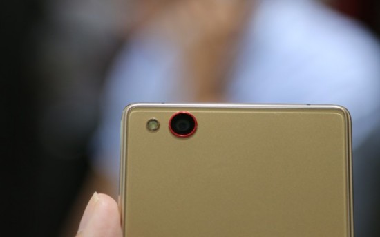 俏皮小红圈 金色nubia Z9现身上海MWC