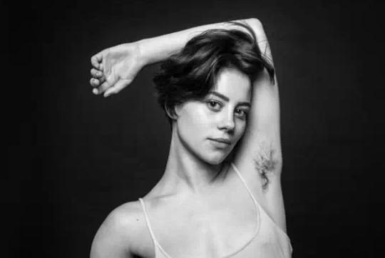 <em>腋毛妹子走红</em>好销魂 明星绝版腋毛照毁三观:王