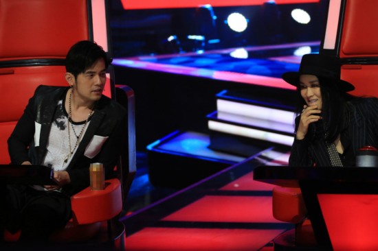 声音第四季第一期:嘻哈女孩演绎双截棍 流浪歌