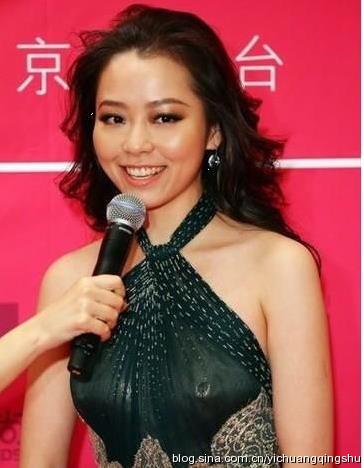 张靓颖疑为冯柯打乳环囧照曝光