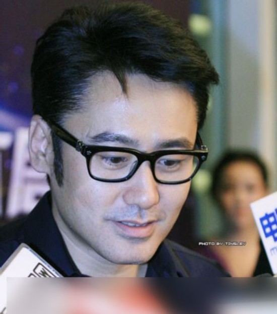 男星素颜高清照:鹿晗水灵灵 李健一脸斑