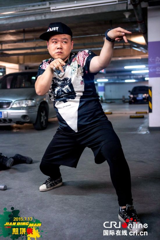 《煎饼侠》首周末票房4.23亿 被赞披着喜剧外