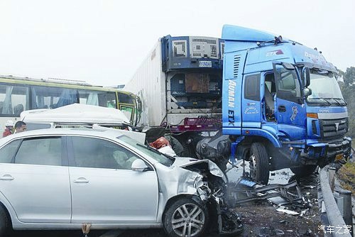 中国车祸猛于虎 一年死亡20多万人