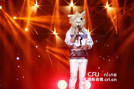 《蒙面歌王》白棱镜荣耀揭面 羊驼和黑天鹅是