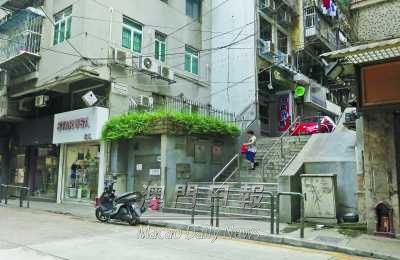 男子见白袜即有性幻想 涉30多次猥亵男童(图)