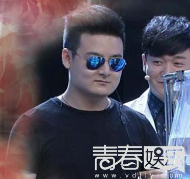 《快乐大本营》黑衣人小方大跳魔性舞 揭黑衣