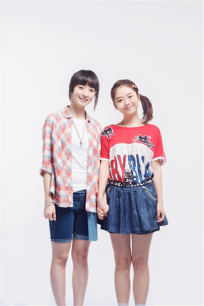 谭松韵胡冰卿闺蜜写真曝光 萌系少女惹人爱