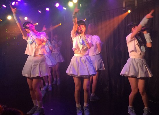 纪录片揭秘日本援交文化 少女陪大叔聊天暗藏