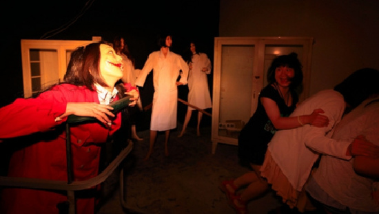 揭秘日本鬼屋:恐怖怪异女引观者尖叫连连