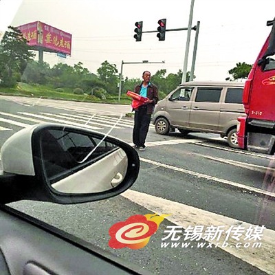 参加公益助农收获阳山水蜜桃--地方领导--人民