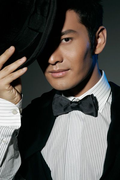 黄晓明为老司机庆生送10万红包 身家过亿列席