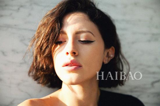 ʱ�в���Karla Deras�鱦����ϼ�