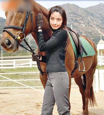 鸟叔杭州出车祸劳斯莱斯撞公交 明星出意外悲