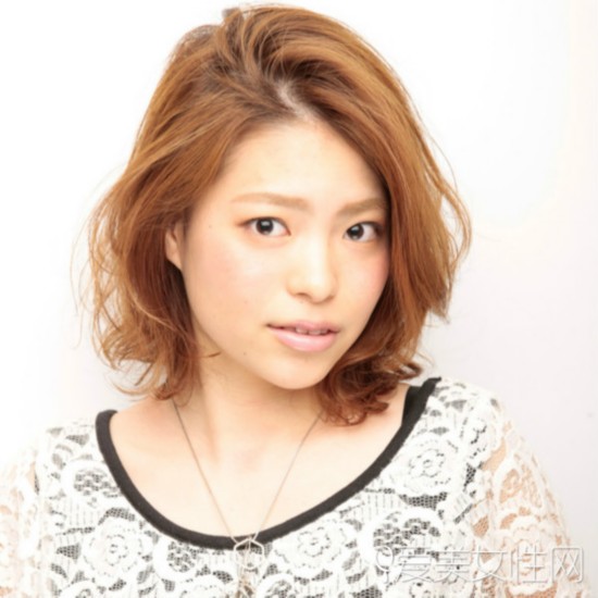韩系气质齐肩披肩发 塑造气质美女
