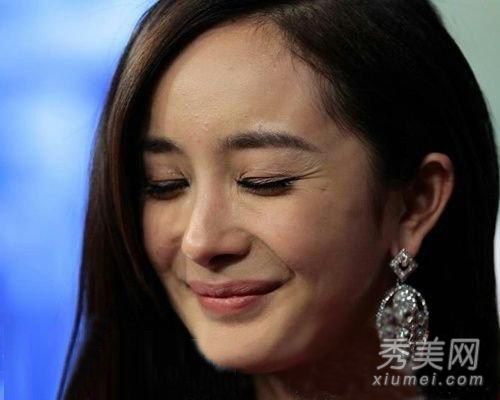 杨幂素颜满脸青春痘玩快闪 女星未PS素颜照好