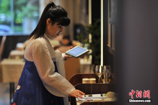 探访昆明的朝鲜餐厅 美女服务员能歌善舞