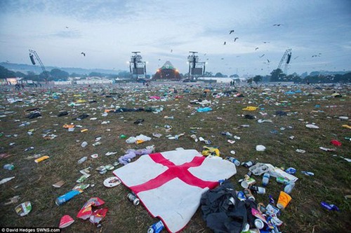 英國最大露天音樂節結束 留下近1700噸垃圾