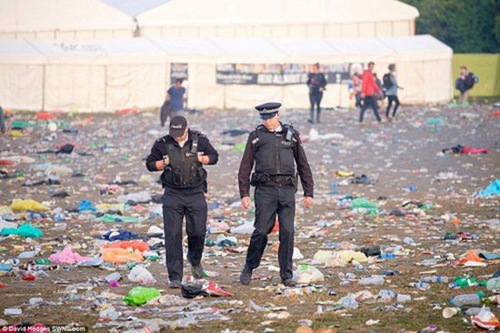 英國最大露天音樂節結束 留下近1700噸垃圾