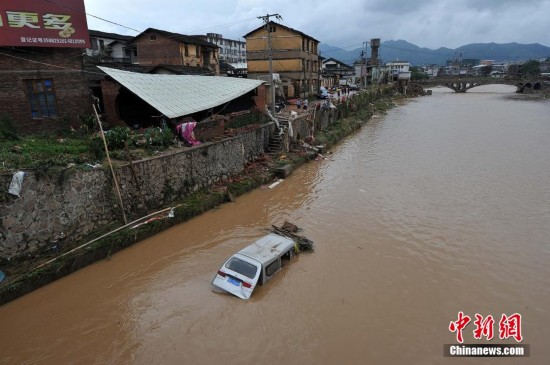 强降雨袭击福建连城 民房被洪水冲毁(高清组图