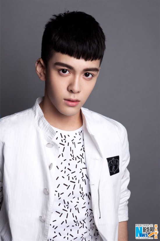 17岁鲜肉大眼仔曾舜晞受追捧 新造型曝光