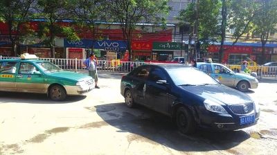 兰州一肇事的哥耍赖骂人 受害车主要讨公道