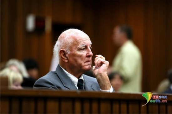 老校长性侵少女 连恐带吓扒衣服欺凌践踏道德