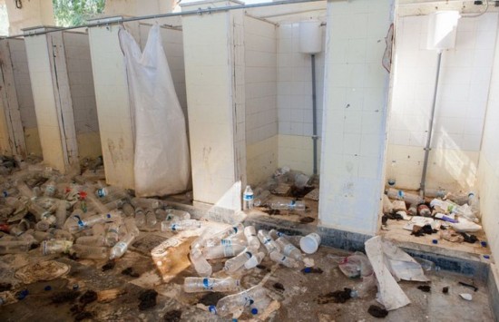 数千难民涌进希腊小岛生活条件恶劣(高清组图