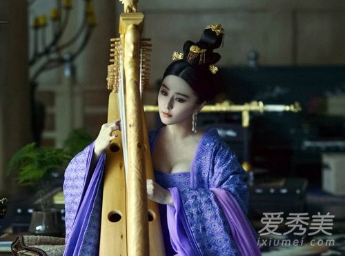 《杨贵妃》范爷<em>梳</em>高发髻 还是<em>长发</em>及腰好看--人