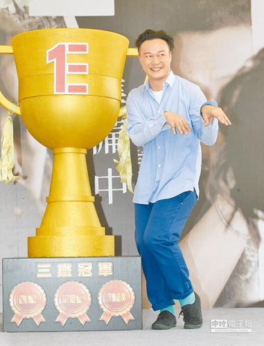 陈奕迅过生日只想陪妻女 许愿希望台湾平安