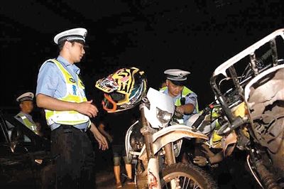 重庆13岁女孩坚持四年帮母亲扫大街 曾被同学